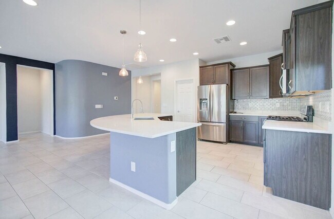 Building Photo - 6570 W Sonoma Way