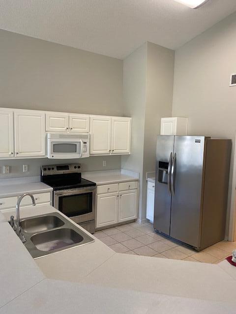 Building Photo - 8045 Hartington Dr