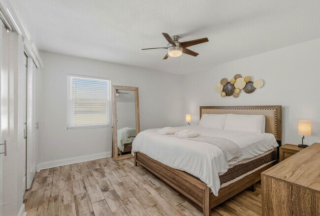 Building Photo - 3911 W Cleveland St