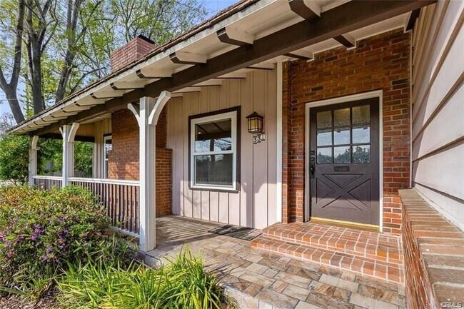 Building Photo - 331 Cambridge Dr