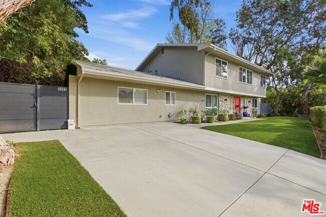 Building Photo - 5500 Blanco Ave