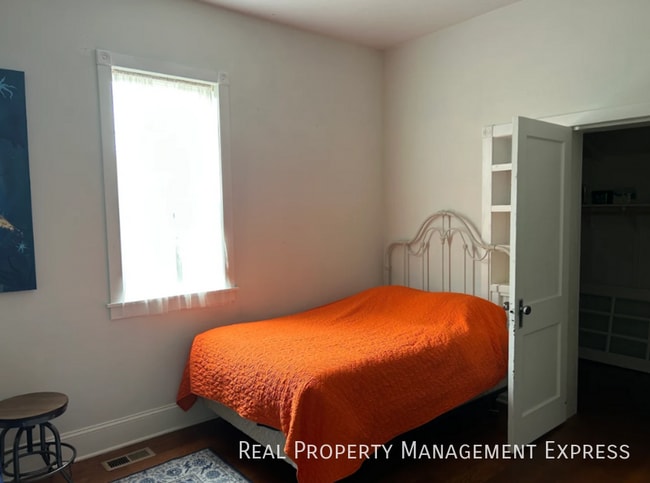 Building Photo - Beautiful 5 Bedroom 3.5 Bath Home