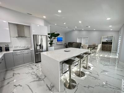 Building Photo - 1040 SW 142nd Ave