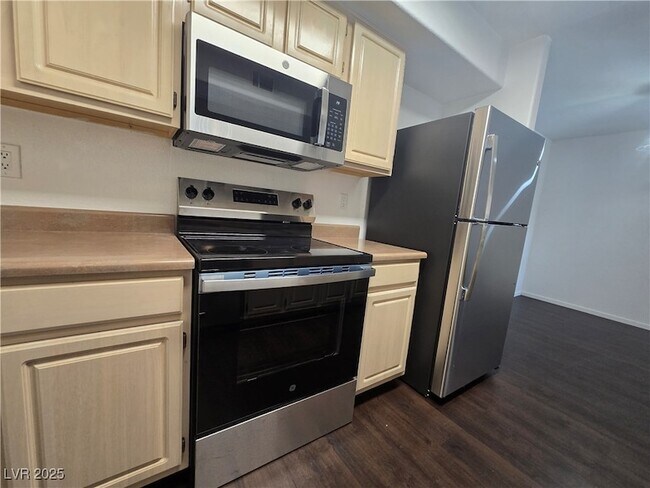 Building Photo - 555 E Silverado Ranch Blvd