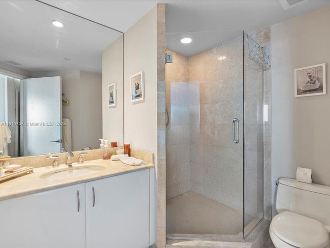 Building Photo - 1331 Brickell Bay Dr