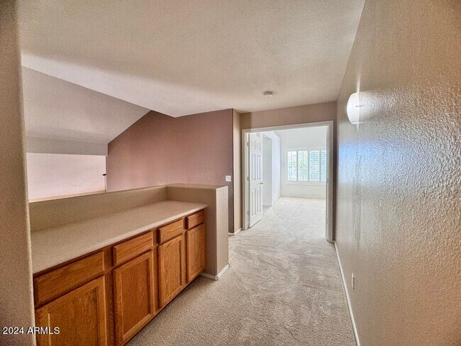 Building Photo - 1873 W Falcon Dr