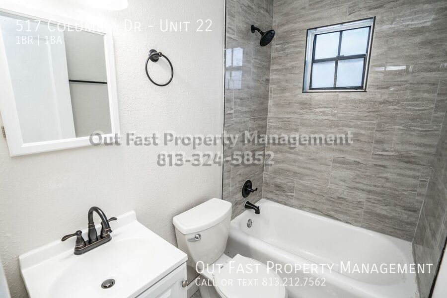 Building Photo - 517 Columbia Dr