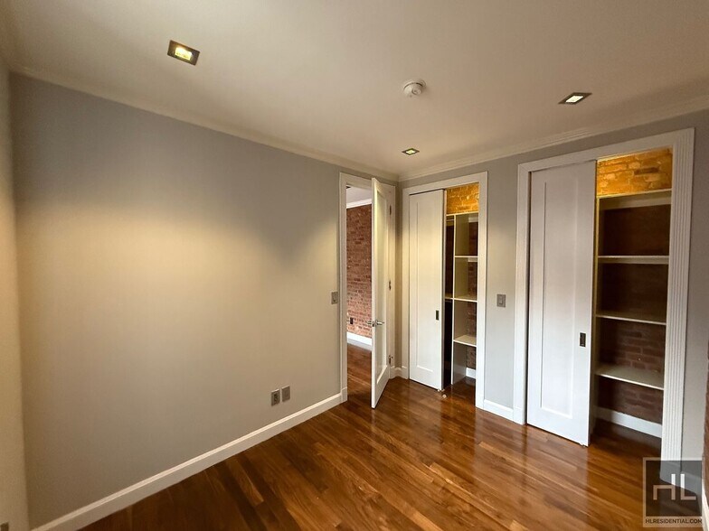 Building Photo - Second Avenue