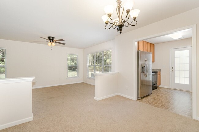 Building Photo - Lovely 2-Bedroom Move-In Ready Townhome in...
