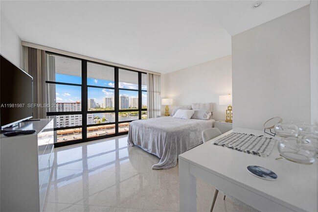 Building Photo - 2017 S Ocean Dr