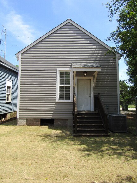 Building Photo - 1617 3rd Ave
