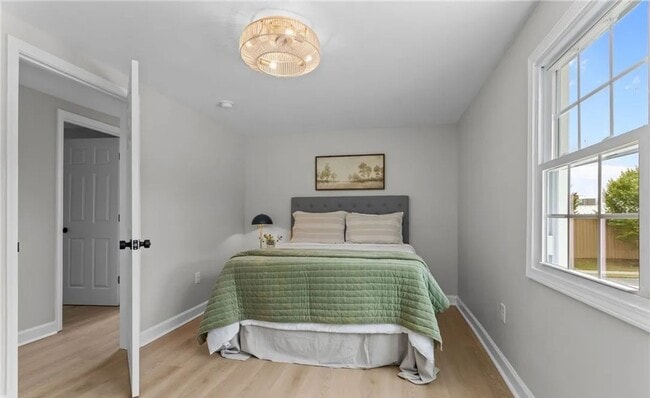 Building Photo - Newly Renovated 4 Bedroom, 2 Full Bath Home, Available Immediately!