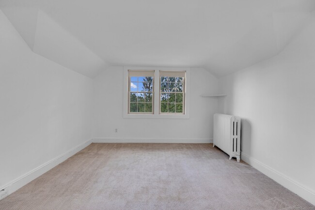 Building Photo - 49 Grandview Dr