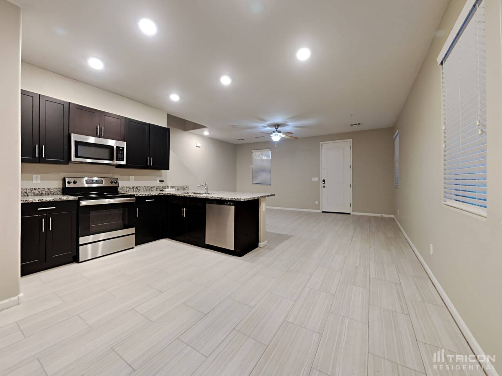 Building Photo - 12555 W Hummingbird Terrace