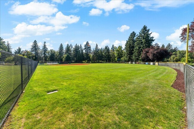 Building Photo - Invited, renovated 4-bdrm, 2-bath Tualatin home—Fenced yard, corner lot, great location