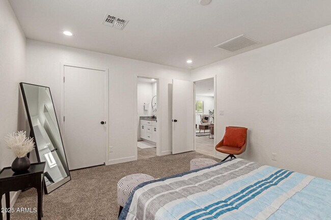 Building Photo - 341 S Mountain Rd