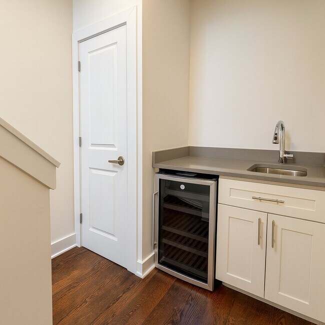 Building Photo - 1022 S 2nd St