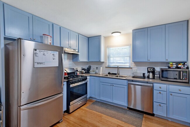 Building Photo - 1839 Sedona Ln