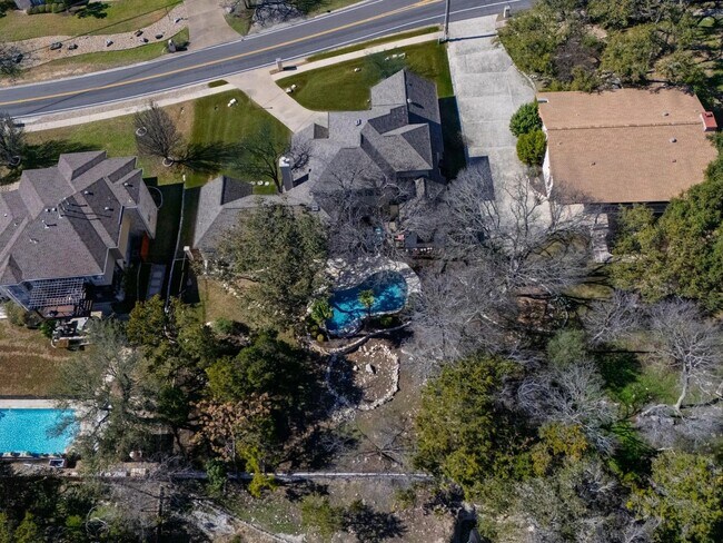 Building Photo - 132 Lakeway Dr
