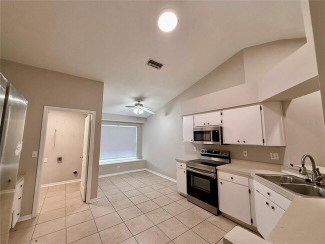 Building Photo - 5403 Lindburg St