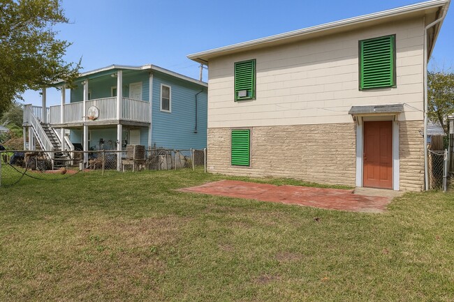 Building Photo - 6113 Ave Q 1/2