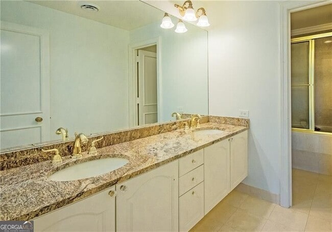 Building Photo - 2660 Peachtree Rd NW