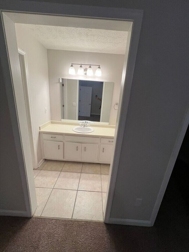 Building Photo - NOW READY! Cozy townhome 2 bedroom 2.5 bathroom duplex in Lawrenceville!