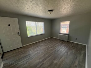 Building Photo - Spacious, Newly Updated 1-Bed Near UC & Downtown — Off-Street Parking, Radiant Heat