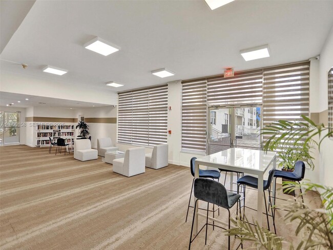 Building Photo - 10350 W Bay Harbor Dr