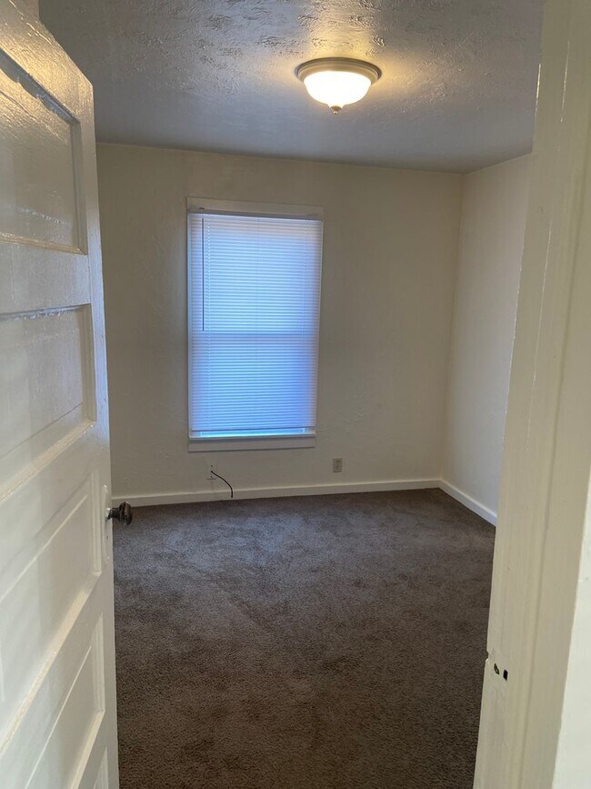 Building Photo - Cute house!