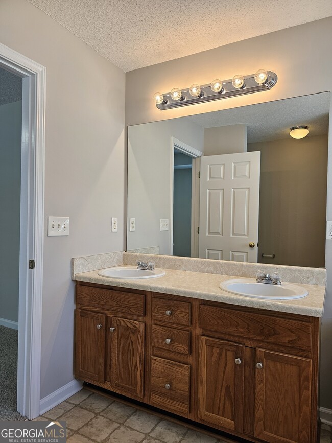 Building Photo - 502 Stonewood Pl