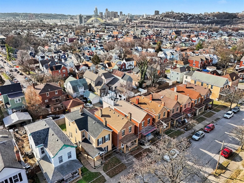 Building Photo - 329 Taylor Ave