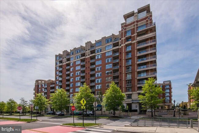 Building Photo - 3600 S Glebe Rd