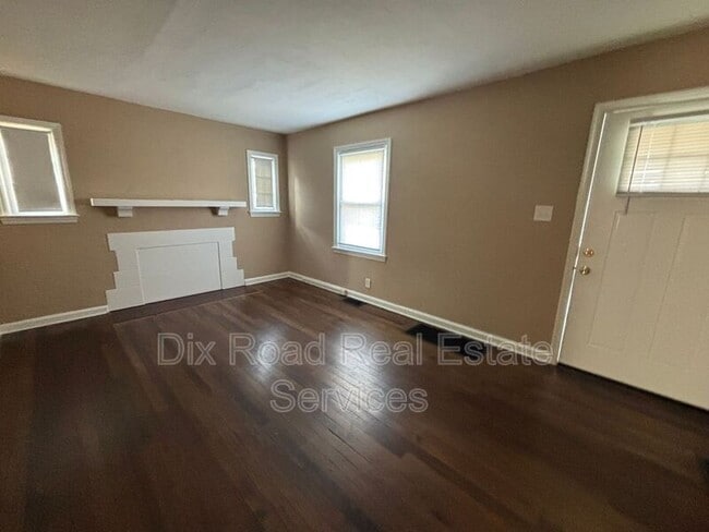 Building Photo - 713 Verona Rd