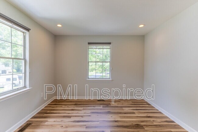Building Photo - 2404 Buckingham Cir