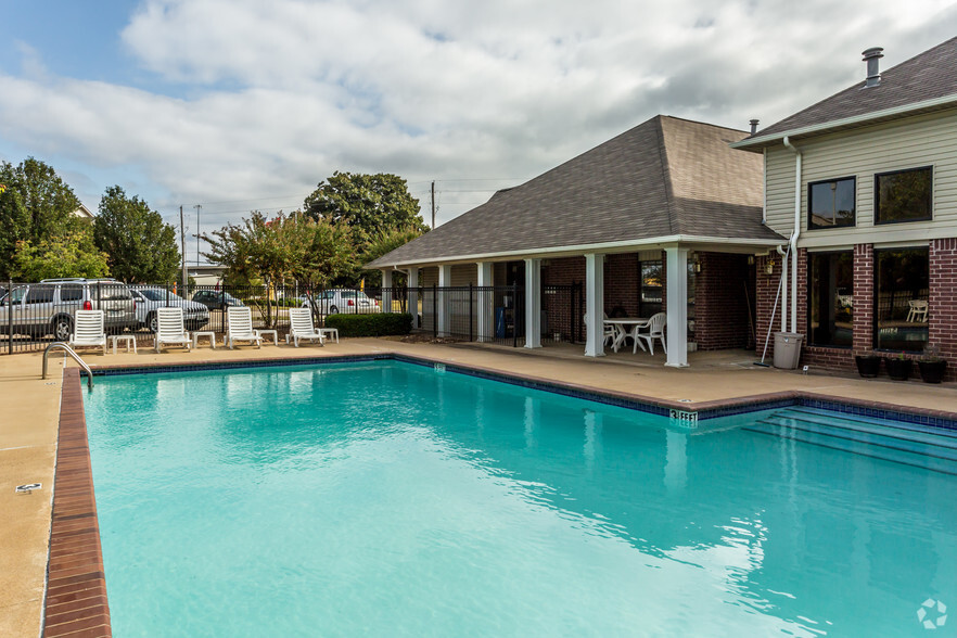 Pool - Chapel Ridge of Texarkana