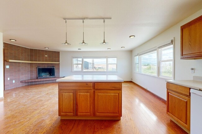Building Photo - Farmhouse - Showings now Available