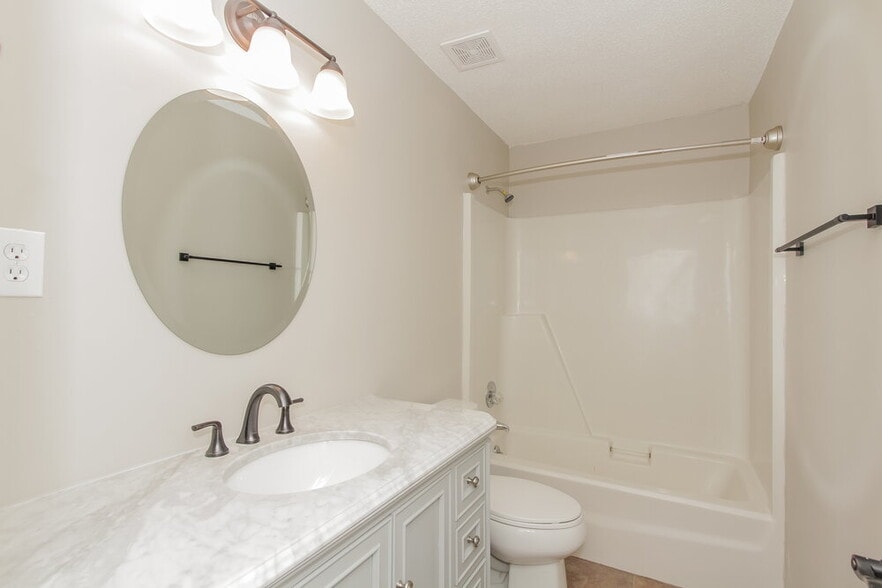 Building Photo - 2808 Faircroft Way