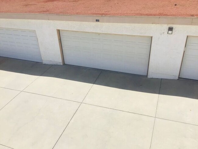 Building Photo - Top of Vista Camarillo