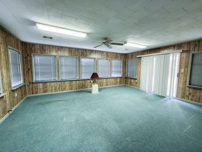 Building Photo - 1402 Loberg Ln
