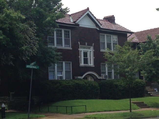 Building Photo - 4802 Arsenal St
