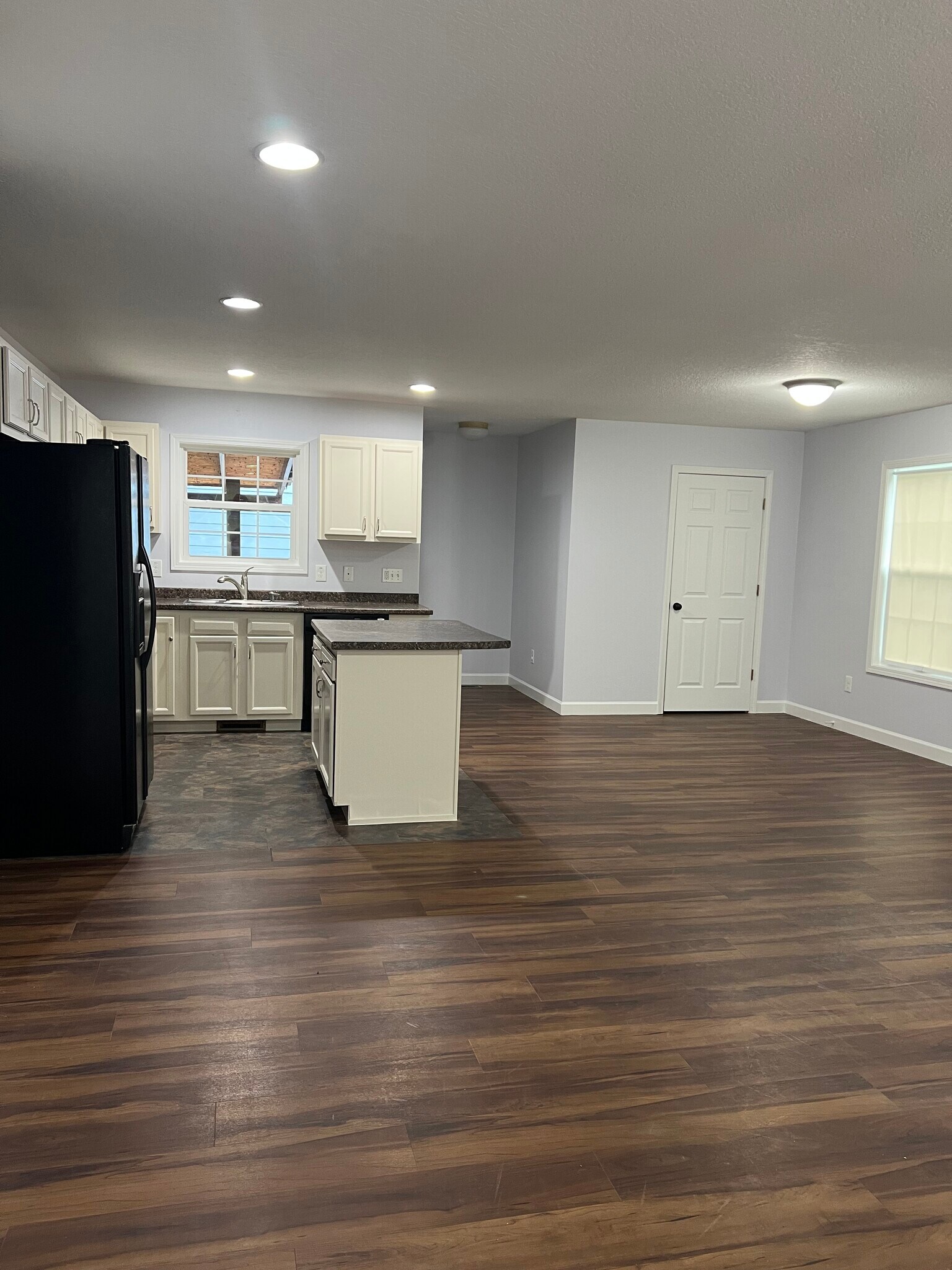 Kitchen/dining area.. - 20 Enka Pine St