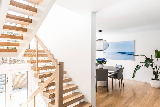 Building Photo - 32 Island View Dr W