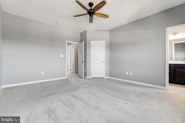 Building Photo - 8225 Secluded Cove Ln