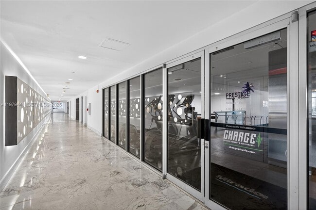 Building Photo - 1000 West Ave