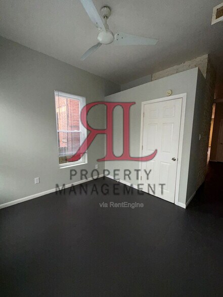 Building Photo - 821 Oak St