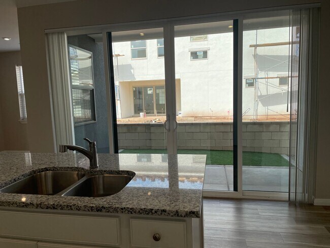 Building Photo - Gorgeous Desert Color Home!