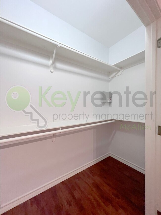 Building Photo - Beautiful 4B/2.5B Home in Mcallen