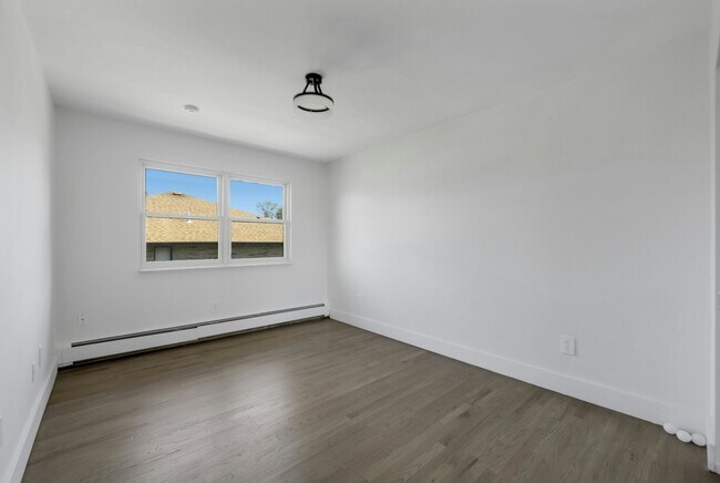 Building Photo - 2413 Hammett Ave