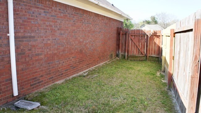 Building Photo - 3304 Chariot Ct